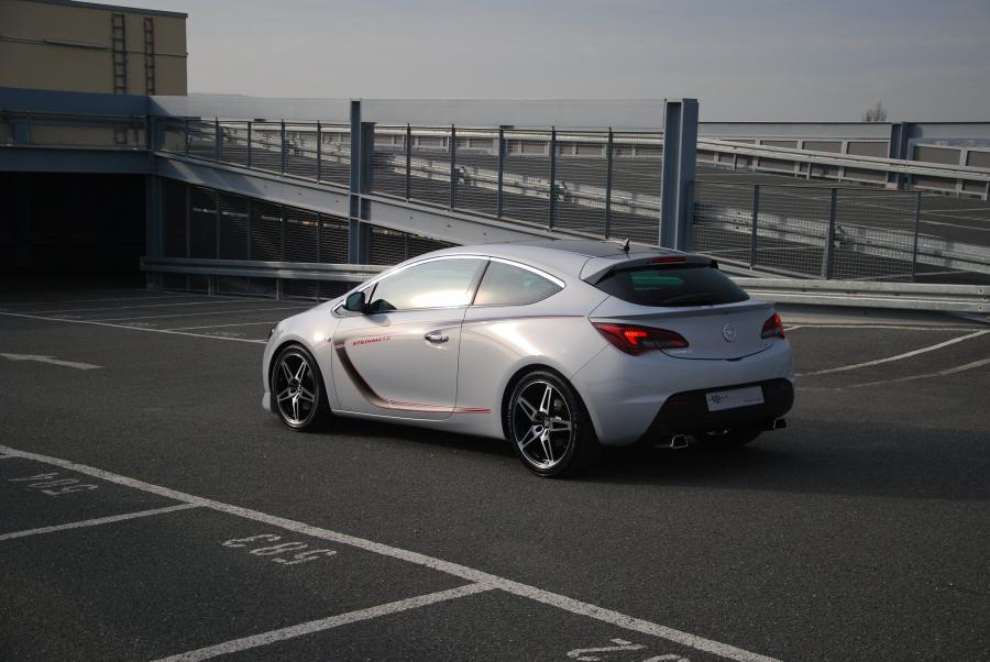  Opel Astra GTC by Steinmetz 2011 года  (фото 11 из 15)